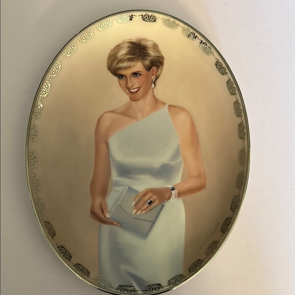 The Bradford Exchange Authentic limited edition Dianna Queen of Our Hearts plate